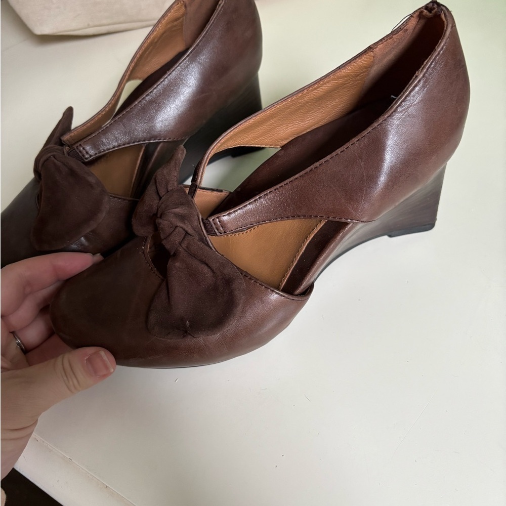 Earthies Brown Leather Bow wedges size 7 - Picture 3 of 8